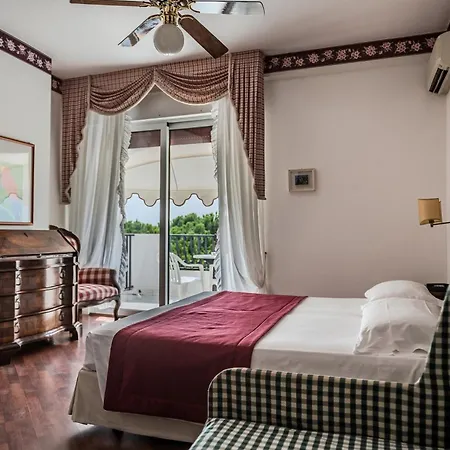 Agora Park 3*