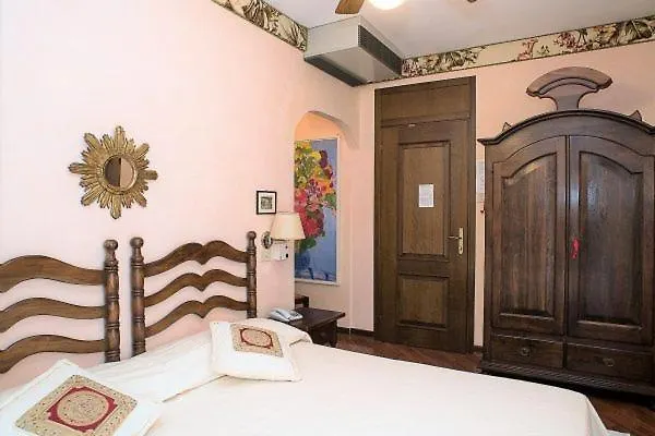 Agora Park Szálloda 3*