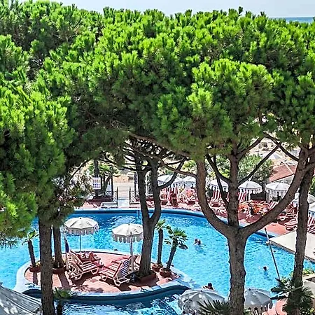 Agora Park 3*